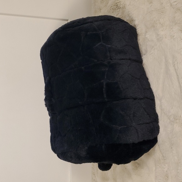 Cat Navy Fur Hideout Hut With Ball - Picture 3 of 9